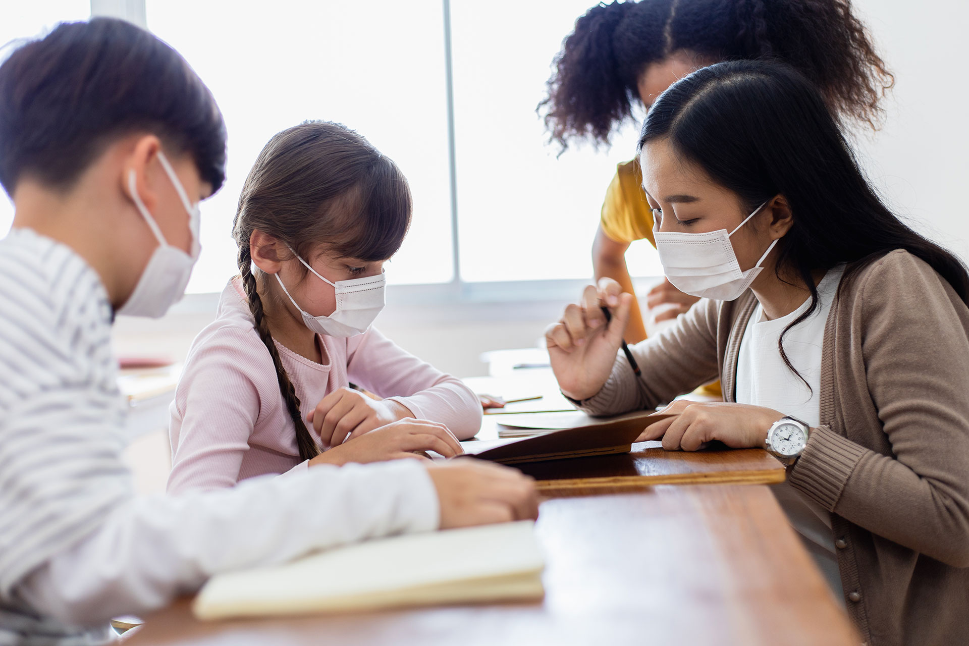 A group of students wearing medical masks in the classroom